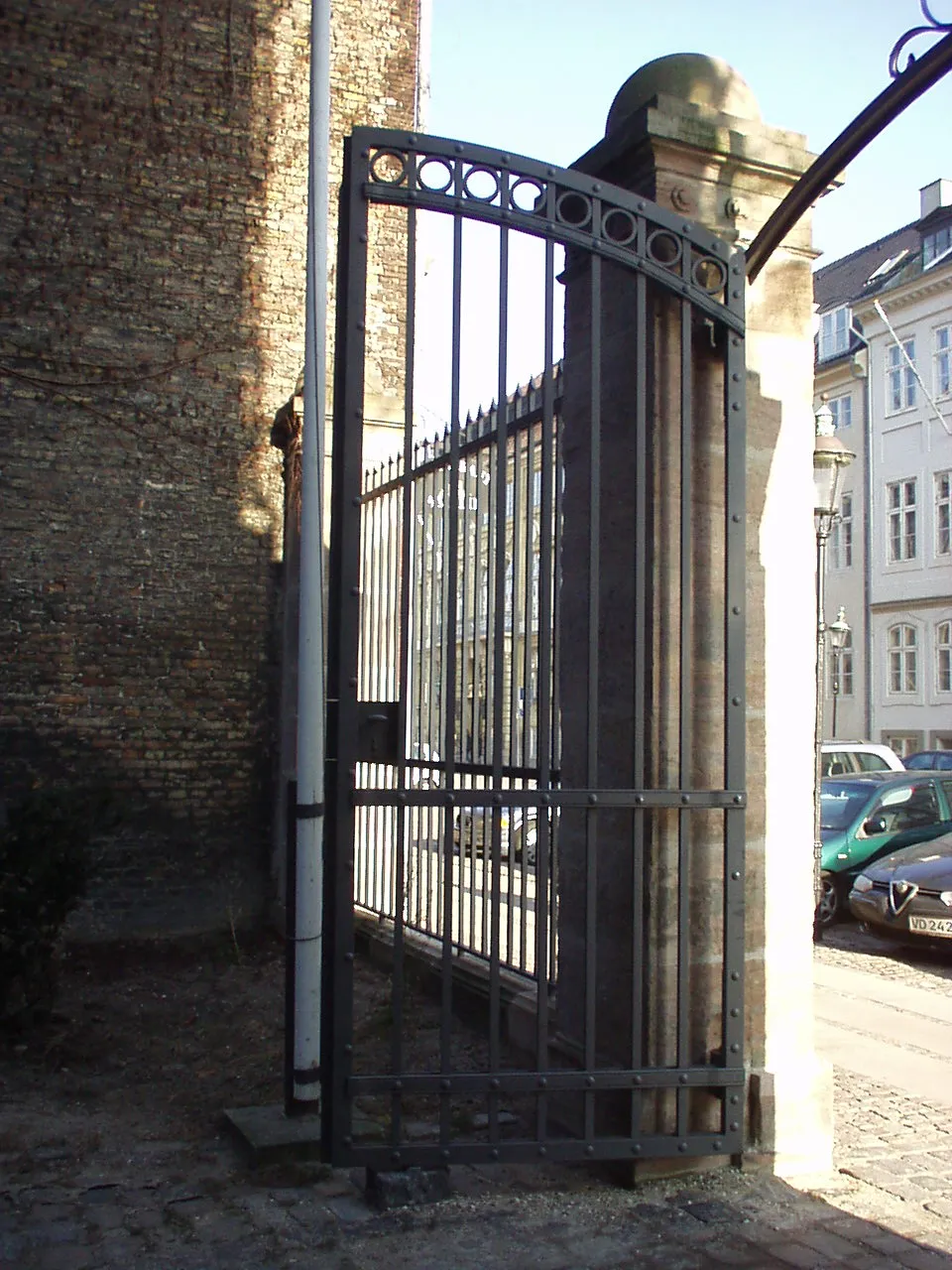 Smedejerns port og hegn til Amaliegade 9 