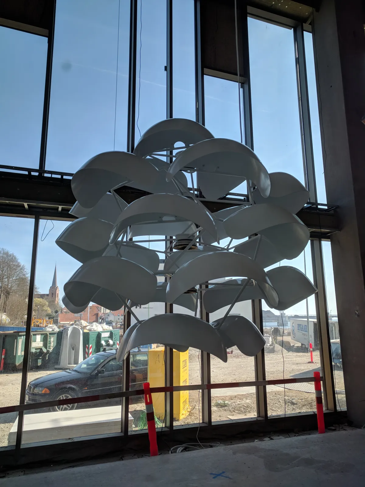 Lampe til Alsik Hotels foyer.